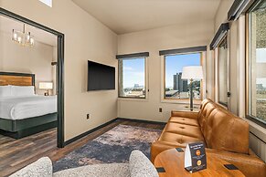 Force on 5th Avenue Hotel