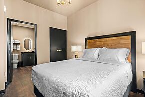 Force on 5th Avenue Hotel