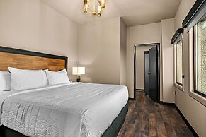 Force on 5th Avenue Hotel