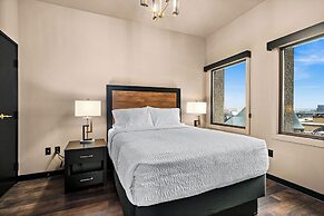 Force on 5th Avenue Hotel