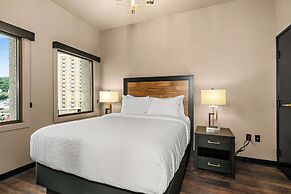 Force on 5th Avenue Hotel