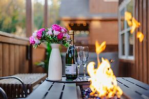 Couples Refuge by Ghosal Luxury Lodging