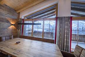 Chalet With Shared Swimming Pool