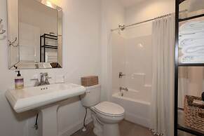 Scenic 4BR 2BA Lake Burton Home