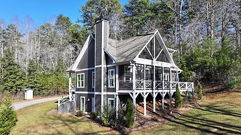 Scenic 4BR 2BA Lake Burton Home