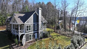 Scenic 4BR 2BA Lake Burton Home