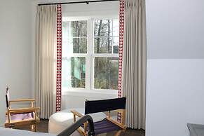 Scenic 4BR 2BA Lake Burton Home