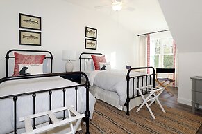 Scenic 4BR 2BA Lake Burton Home