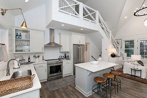 Scenic 4BR 2BA Lake Burton Home