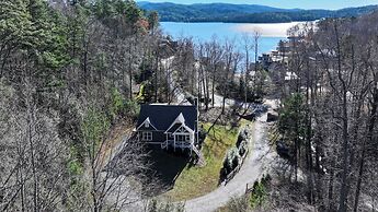 Scenic 4BR 2BA Lake Burton Home