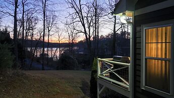 Scenic 4BR 2BA Lake Burton Home