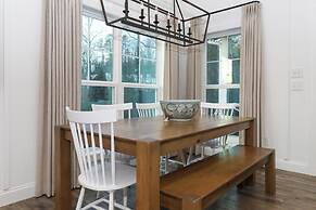 Scenic 4BR 2BA Lake Burton Home