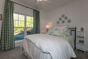 Scenic 4BR 2BA Lake Burton Home