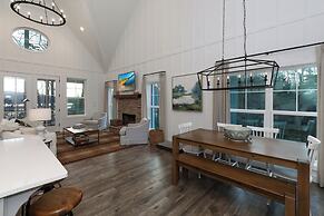 Scenic 4BR 2BA Lake Burton Home