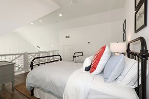 Scenic 4BR 2BA Lake Burton Home