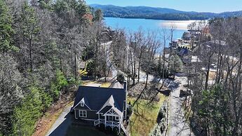 Scenic 4BR 2BA Lake Burton Home