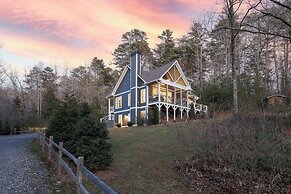 Scenic 4BR 2BA Lake Burton Home