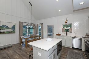 Scenic 4BR 2BA Lake Burton Home