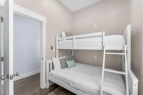 Pet Friendly Beach House - Beach Hop