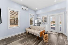 Pet Friendly Beach House - Beach Hop