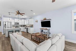 Pet Friendly Beach House - Beach Hop
