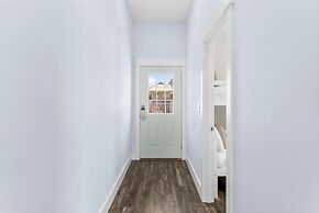 Pet Friendly Beach House - Beach Hop