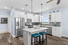 Pet Friendly Beach House - Beach Hop