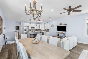 Pet Friendly Beach House - Beach Hop