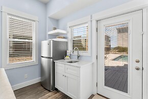 Pet Friendly Beach House - Beach Hop