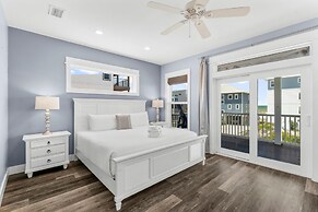 Pet Friendly Beach House - Beach Hop