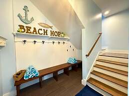 Pet Friendly Beach House - Beach Hop
