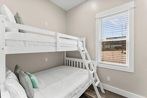 Pet Friendly Beach House - Beach Hop