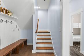 Pet Friendly Beach House - Beach Hop