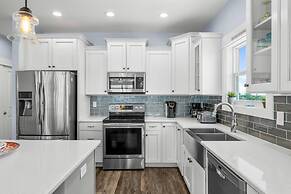 Pet Friendly Beach House - Beach Hop