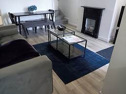 4 Bed-sleeps 9-private Garden-free Parking