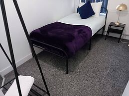 4 Bed-sleeps 9-private Garden-free Parking