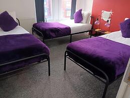 4 Bed-sleeps 9-private Garden-free Parking