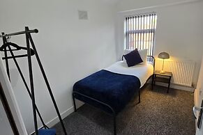 4 Bed-sleeps 9-private Garden-free Parking