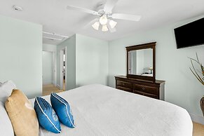 Pet Friendly Beach House - One Palm