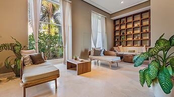 Gorgeous 1BR with Pools & Sea Views