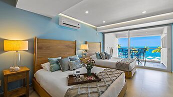 Gorgeous 1BR with Pools & Sea Views