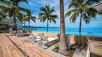 Gorgeous 1BR with Pools & Sea Views