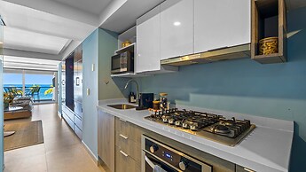 Gorgeous 1BR with Pools & Sea Views