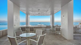 Gorgeous 1BR with Pools & Sea Views