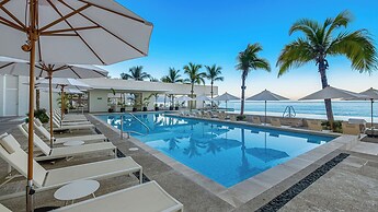 Gorgeous 1BR with Pools & Sea Views