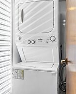 Gorgeous 1BR with Pools & Sea Views