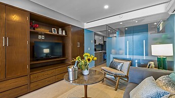 Gorgeous 1BR with Pools & Sea Views