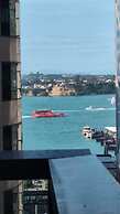 Near Sky Tower Cozy 1B Apt Close to Port