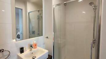 Near Sky Tower Cozy 1B Apt Close to Port