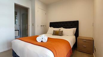 Near Sky Tower Cozy 1B Apt Close to Port